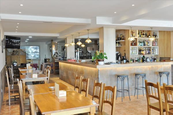 Contacta con nuestro restaurante en Ribeira